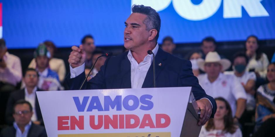 El dirigente nacional del PRI, Alejandro Moreno, afirma que lo que les 'pega' a muchos aspirantes presidenciables es conseguir las firmas.