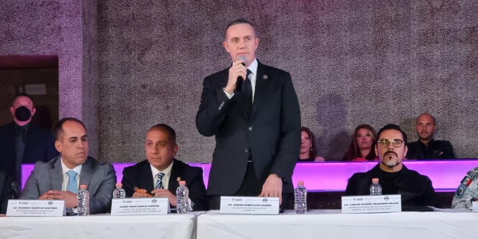 El alcalde de Cuajimalpa, Adrián Rubalcava, al presentar el programa, ayer.