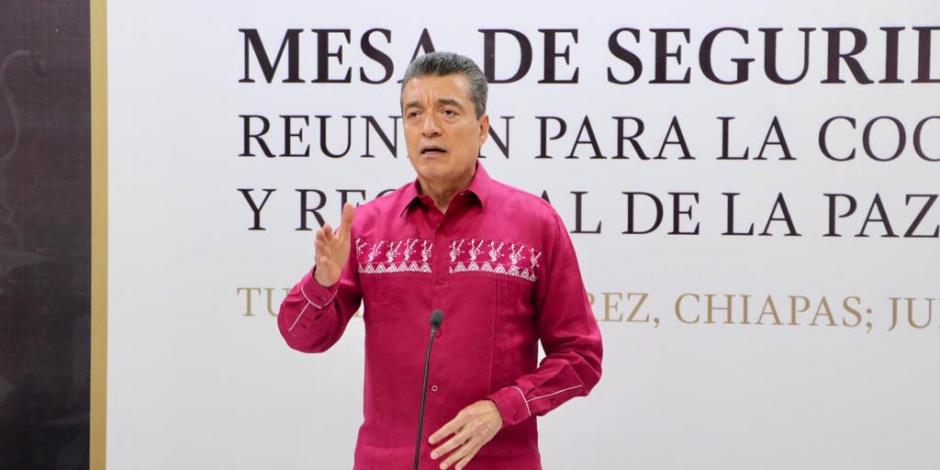 El gobernador de Chiapas, Rutilio Escandón, señala que 'no vamos a parar' hasta encontrar a los 16 trabajadores secuestrados por un grupo armado.