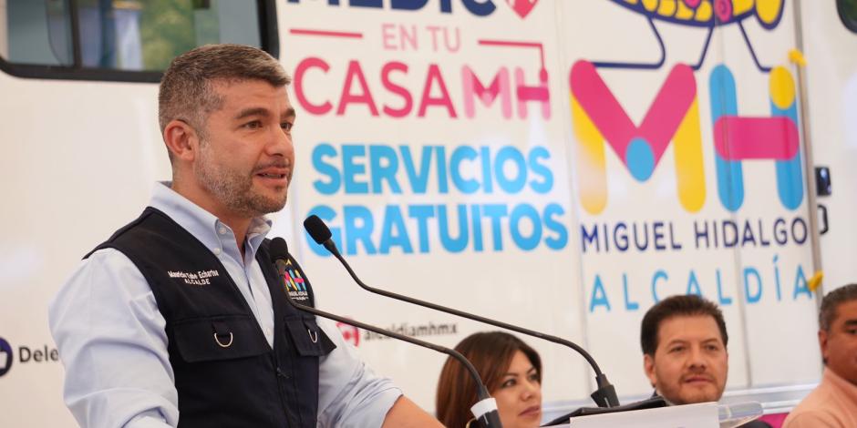 Mauricio Tabe, alcalde de Miguel Hidalgo, durante la inauguración del programa 'Médico en tu casa'.