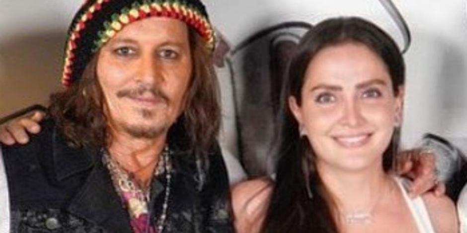 Celia Lora es besada por Johnny Depp y las envidiosas no lo soportan: 'seguro le regaló fotos'