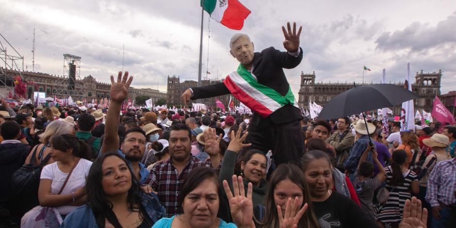 Simpatizantes de Andrés Manuel López Obrador, presidente de México, se dieron cita en el Zócalo con motivo del festejo por los 5 años del "Triunfo Democrático para la Transformación de México"