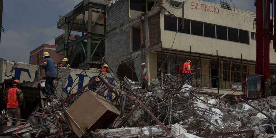La imagen muestra los trabajos de demolición del Colegio Enrique Rébsamen, en la delegación Tlalpan, el cual colapsó por el sismo del 19 de septiembre de 2017