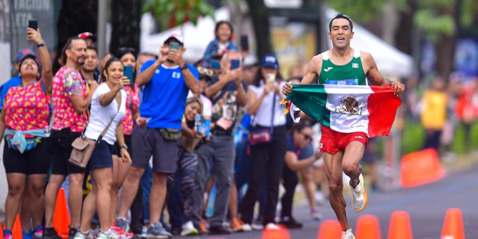 Juan Luis barrios, en la competencia de maratón, ayer, en los Juegos Centroamericanos y del Caribe 2023.
