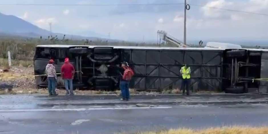 8 muertos y 30 heridos dejo la volcadura de autobús en Zacatecas
