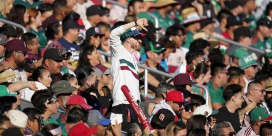 Aficionados mexicanos en el duelo México vs Qatar
