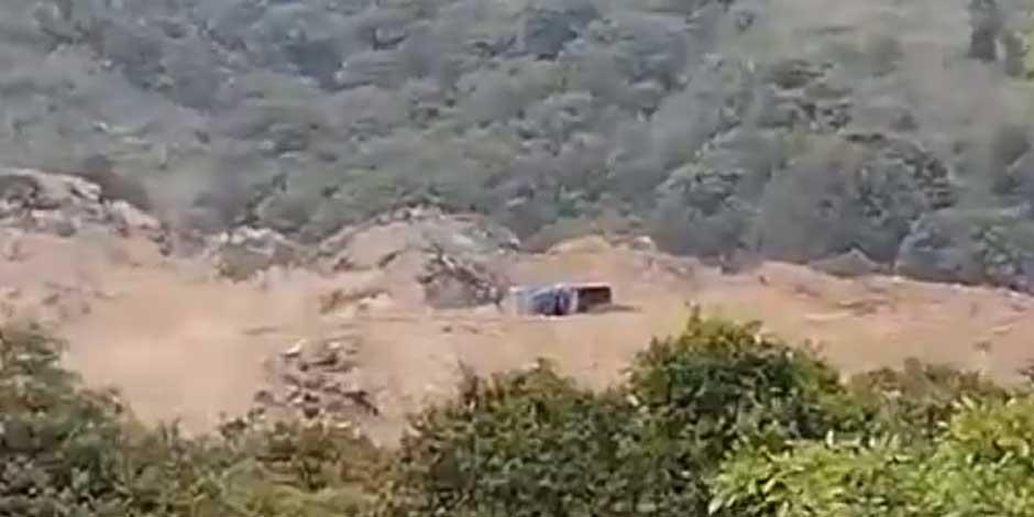 Reportan personas atrapadas por deslizamiento de tierra y basura en tiradero de Puente de Piedra, en Naucalpan