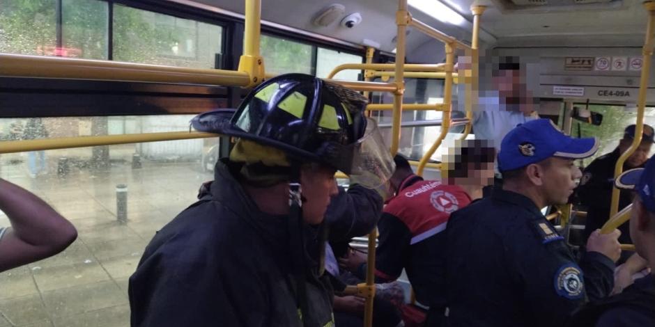 Choca Metrobús en la colonia Tabacalera; reportan lesionados