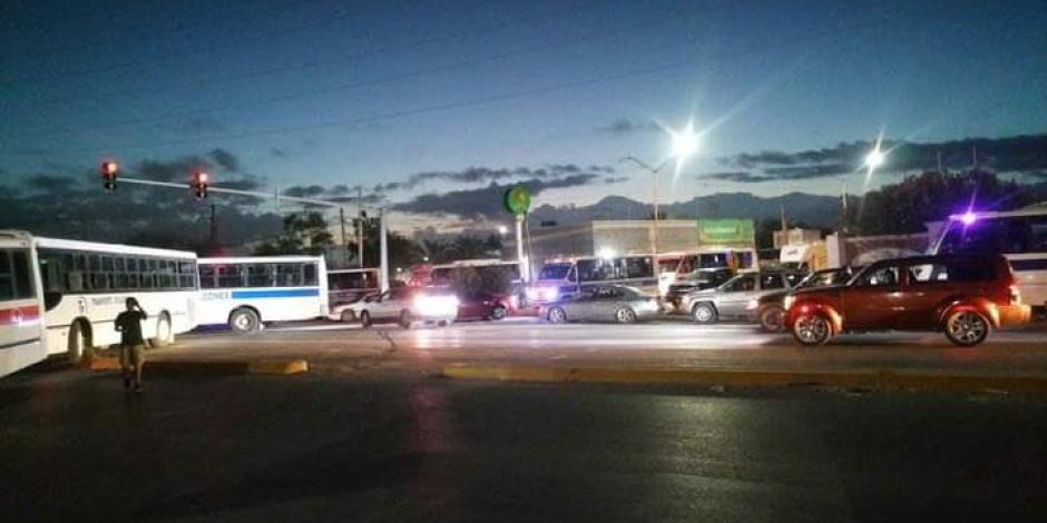 La ciudad de Reynosa, Tamaulipas, amaneció con múltiples bloqueos en carreteras y detonaciones de armas de fuego.