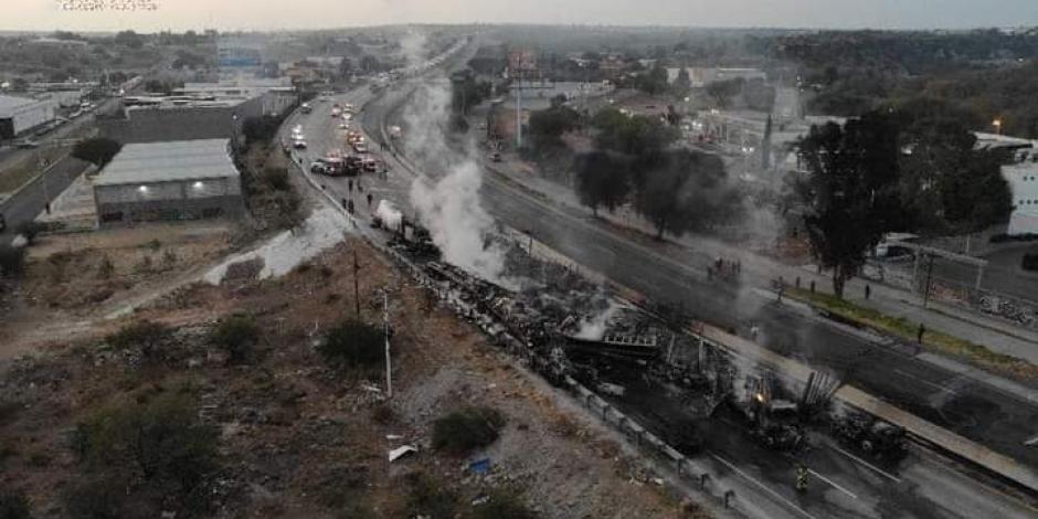 VIDEO. La México-Querétaro registra filas kilométricas tras accidente de tráileres