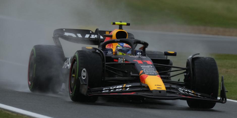 Checo Pérez en la tercera práctica libre del Gran Premio de Gran Bretaña de F1.