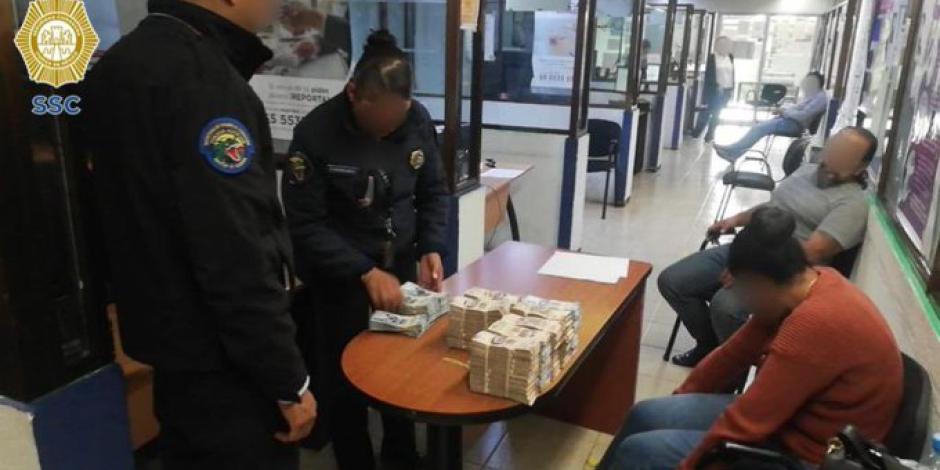 En el AICM detienen a mujer de 28 años, proveniente de Chiapas, que llevaba más de 5 millones de pesos escondidos en maletas.