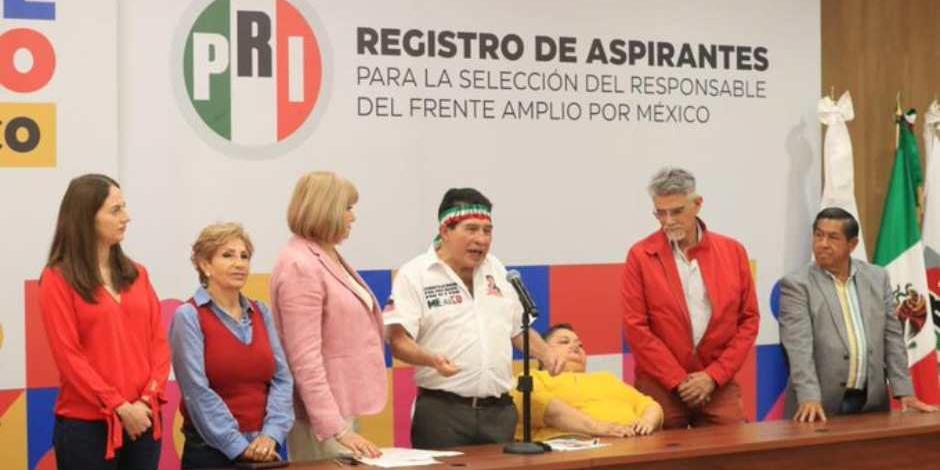 'Juanito' se registra como aspirante a candidato presidencial por el Frente Amplio por México.