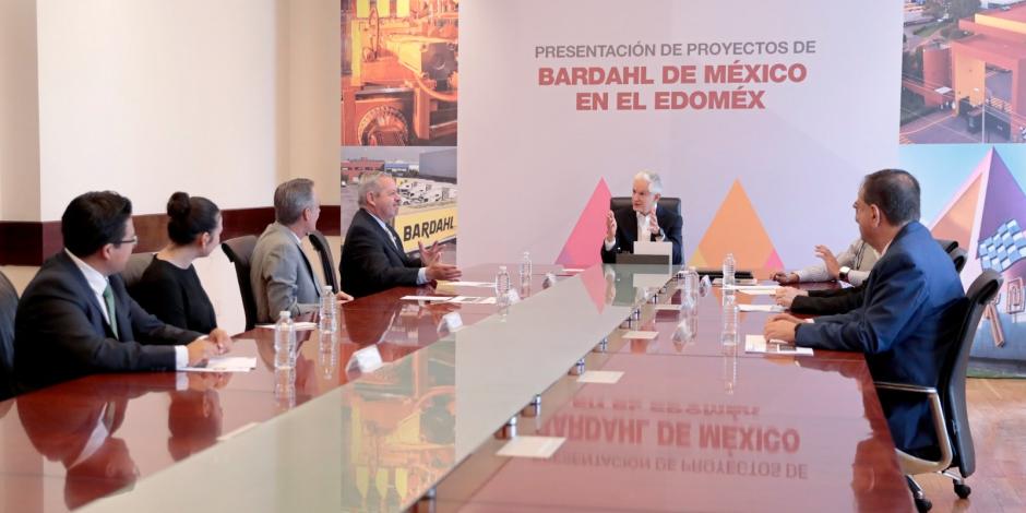 Alfredo Del Mazo con representantes de BARDAHL de México.