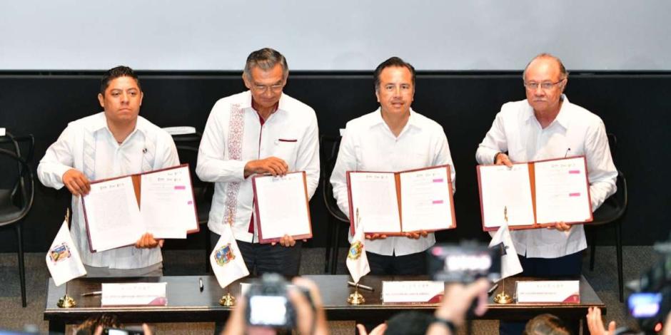 Ricardo Gallardo firma convenio para reforzar seguridad de San Luis Potosí.