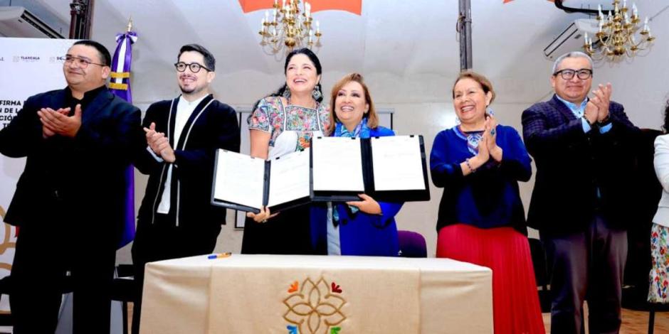 Lorena Cuéllar firma convenios para la creación de la licenciatura de música y la escuela de arte textil.