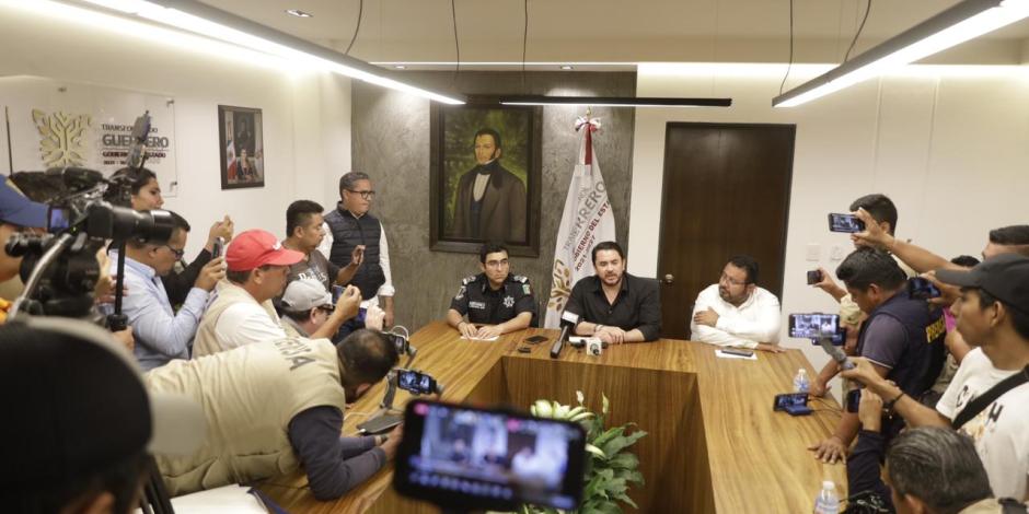 Ludwig Marcial Reynoso Núñez (centro) informó que propuso mesas de diálogo con los manifestantes.