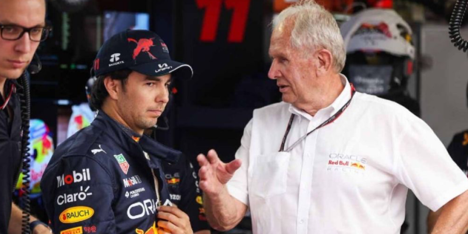 El piloto mexicano Sergio Pérez con Helmut Marko, asesor de Red Bull