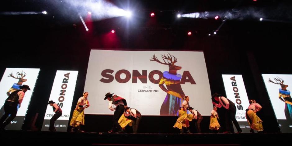 Un ballet de Sonora dando una demostración de su cultura, ayer.