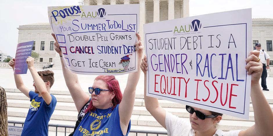 Estudiantes protestan, el pasado 30 de junio,  afuera de la Corte Suprema, en Washington.
