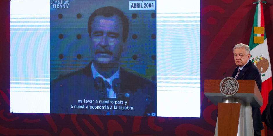 Una imagen del presidente Andrés Manuel López Obrador, durante la conferencia matutina del 9 de junio de 2023, explicando el tema de programas de adultos mayores