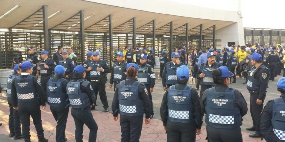 Un operativo de seguridad en el Estadio Azteca.