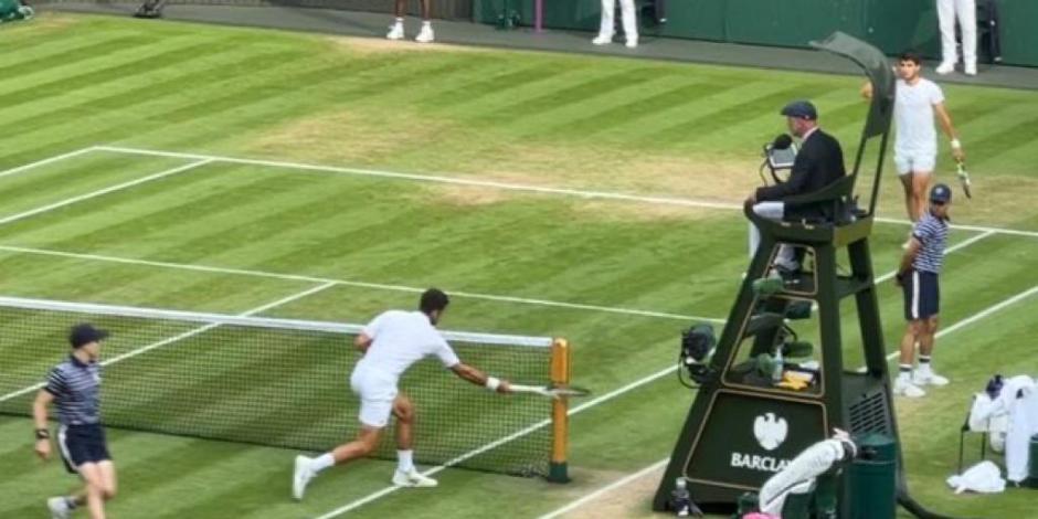Novak Djokovic rompe su raqueta en la final de Wimbledon ante Carlos Alcaraz