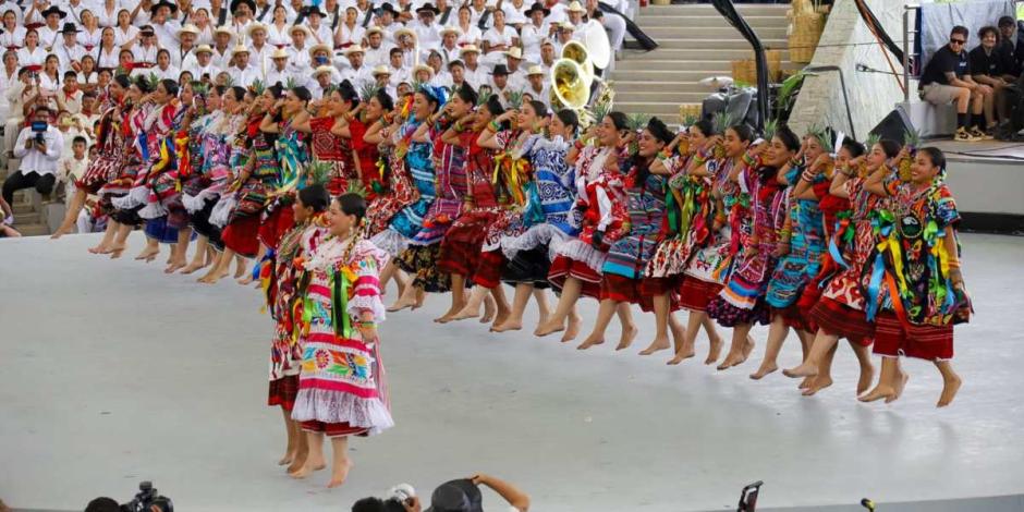 Vibra el alma de Oaxaca con sus 16 etnias y el pueblo afromexicano en la Guelaguetza 2023.