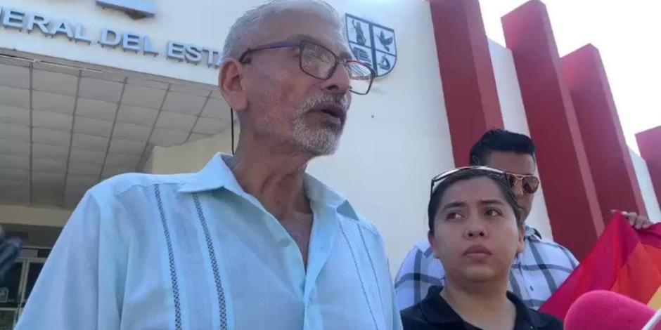 El activista José Cruz Guzmán, al hacer un pronunciamiento a nombre de organizaciones sociales en Villahermosa, ayer.