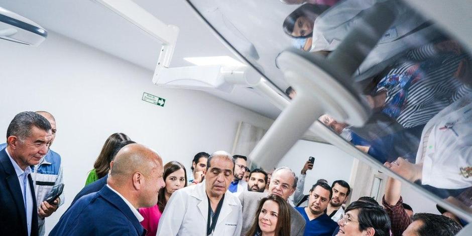 Enrique Alfaro entrega renovación del Hospital Civil Fray Antonio Alcalde.