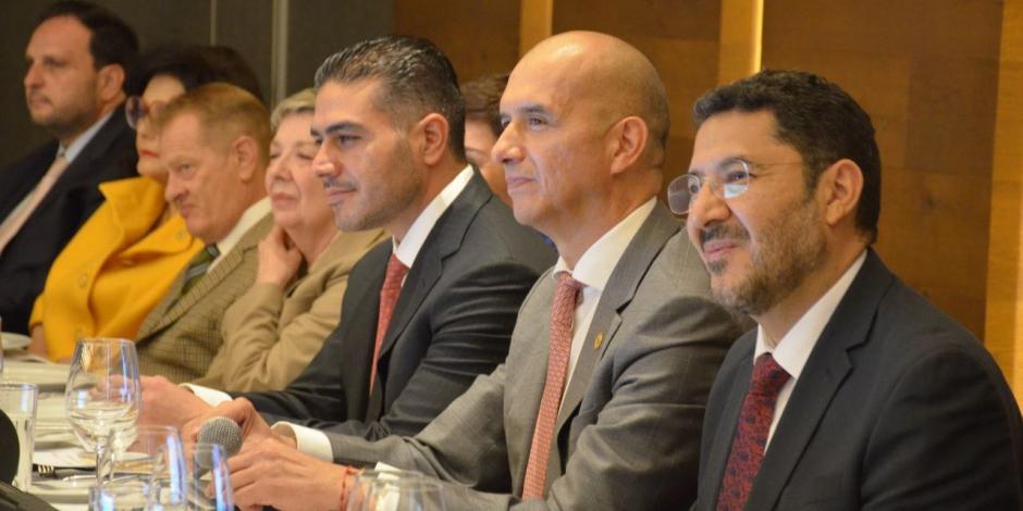En reunión del Consejo Ciudadano, a cargo de Salvador Guerrero (centro), Batres (der.) y García Harfuch (izq.)