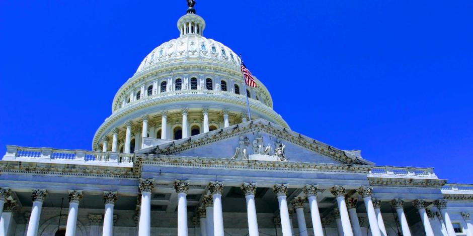 El Senado demócrata busca financiar el gobierno mientras la Cámara de Representantes republicana rechaza el proyecto.