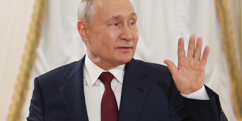 El presidente de Rusia, Vladimir Putin, gesticula durante una conferencia de prensa posterior a la cumbre Rusia-África en San Petersburgo, Rusia, el 29 de julio de 2023.