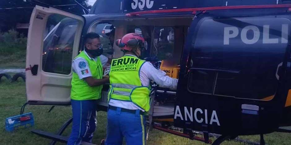 Personal de la SSC rescató a un niño que cayó al interior del volcán Xitle y lo trasladó vía aérea para su pronta atención hospitalaria