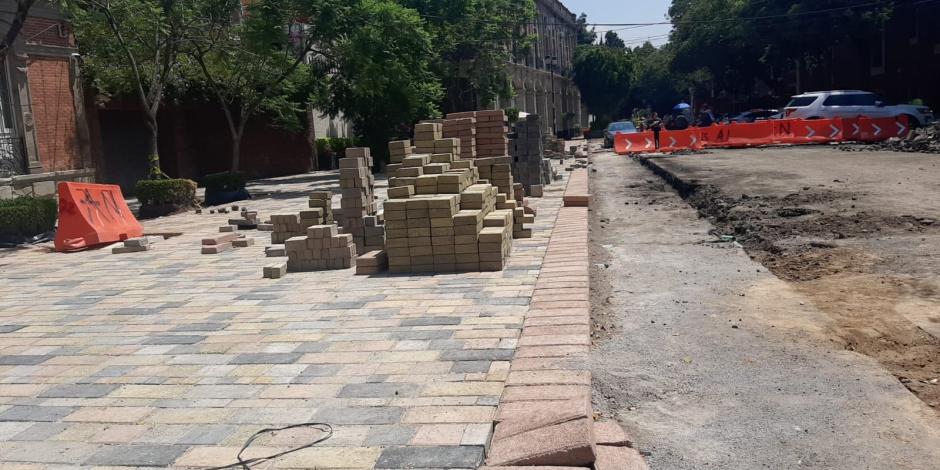 Los trabajos de remodelación de la plaza Agustín Jáuregui continuaron ayer.