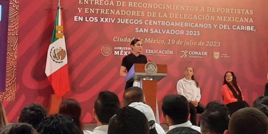 Ana Guevara, directora de la Conade, durante la entrega de premios de AMLO a los medallistas mexicanos en San Salvador 2023, el pasado 19 de julio.