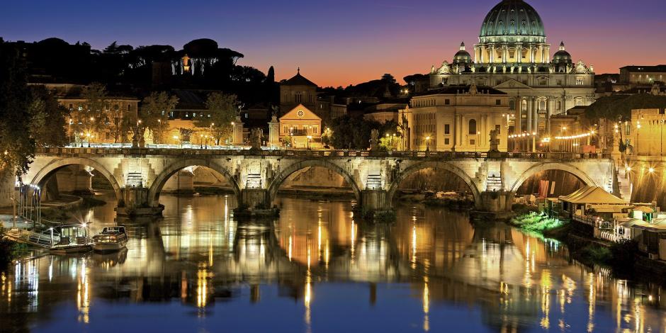 Vista nocturna de la ciudad de Roma.