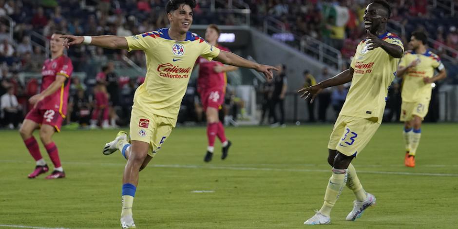 Kevin Álvarez celebra con Julián Quiñones su gol contra el St. Louis City SC en la Leagues Cup el pasado 27 de julio.
