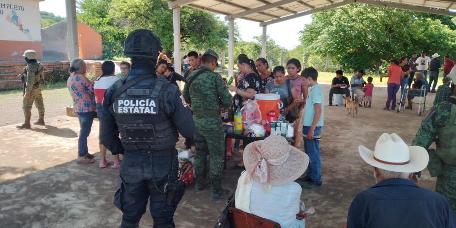 Personas desplazadas de comunidades de la sierra de Sinaloa, en el albergue establecido por el gobierno estatal, el pasado 31 de julio.