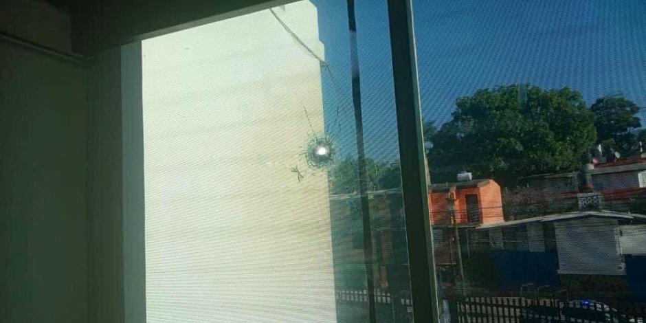 Impactos de bala en las instalaciones de la Comisión de Derechos Humanos de Morelos, tras el ataque de ayer.