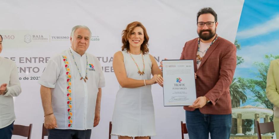Marina del Pilar entrega a Tecate actualización de nombramiento como Pueblo Mágico.