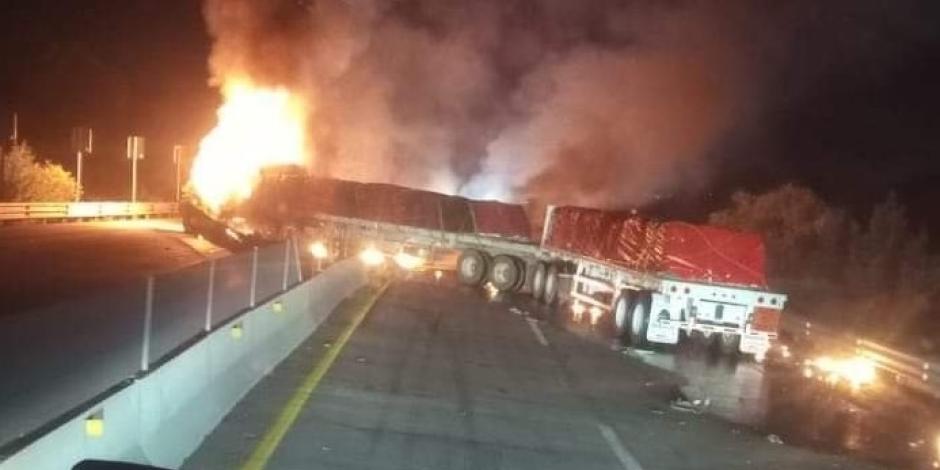 Tráiler se incendia en Arco Norte y provoca tráfico también en la México-Puebla.