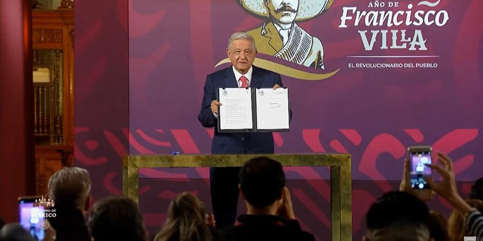 Andrés Manuel López Obrador, presidente de México, ofrece su conferencia de prensa este miércoles 25 de octubre del 2023, desde Palacio Nacional, en la CDMX.