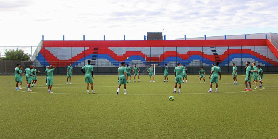 Futbolistas del Bahia de Feira durante un entrenamiento.