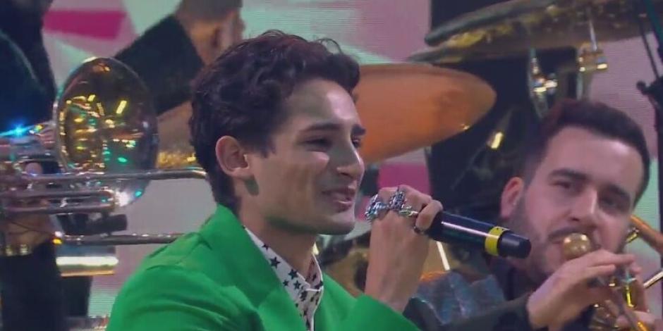 Emilio Osorio cantó con La Banda El Recodo y no  lo puede creer