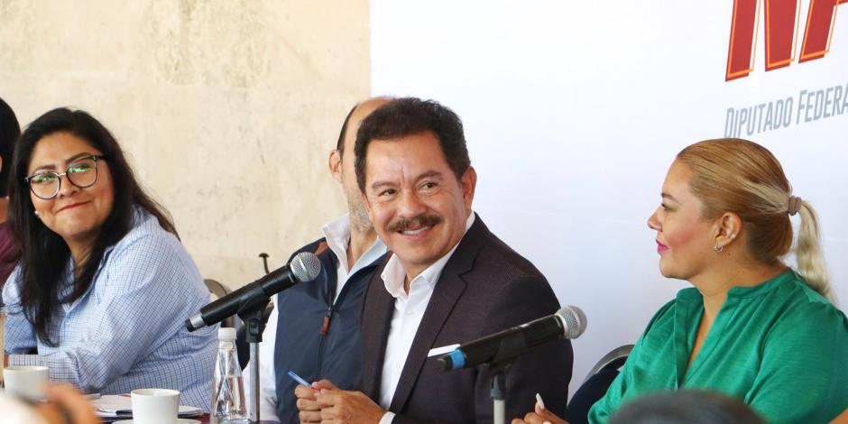 El diputado de Morena, en conferencia de prensa, ayer en Puebla.