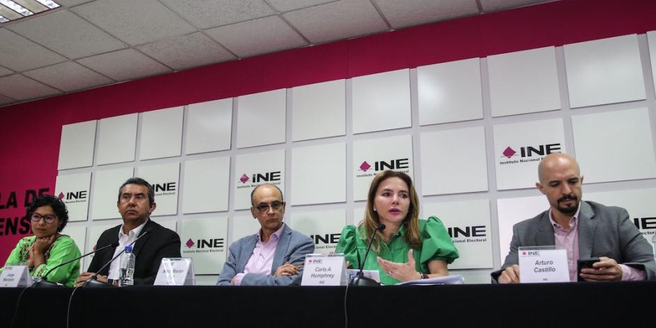 Comisión temporal de Presupuesto en conferencia de prensa, ayer.