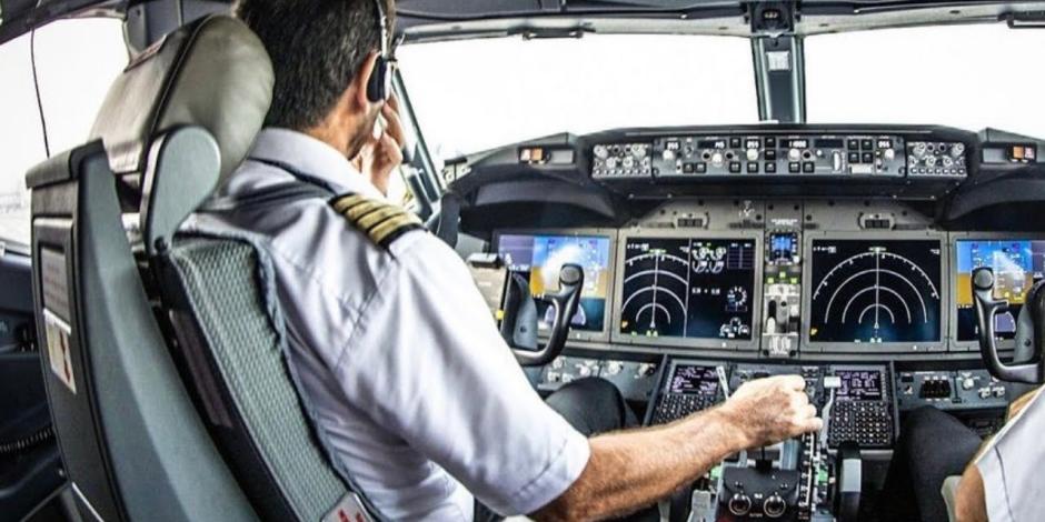 Capitán de pilotos sufre infarto durante vuelo; avión tuvo que aterrizar de emergencia.
