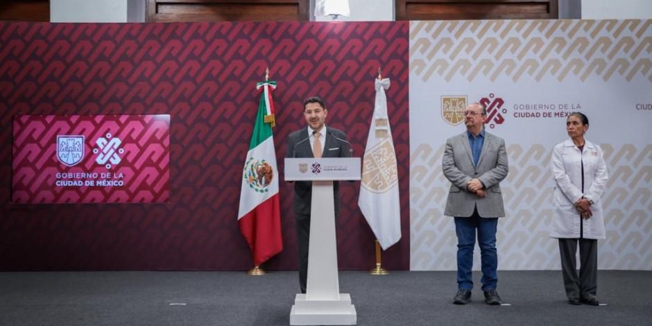 El mandatario capitalino, Martí Batres, y los titulares de Gobierno y de Salud, Ricardo Ruiz y Oliva López, respectivamente, ayer.