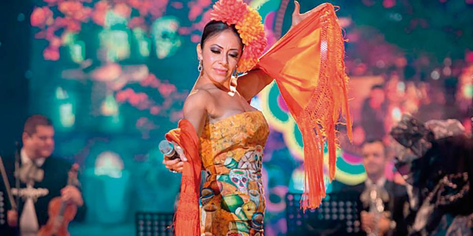 La intérprete de temas como “Paloma negra”, “La feria  de San Marcos” y “La cigarra”, durante un concierto.